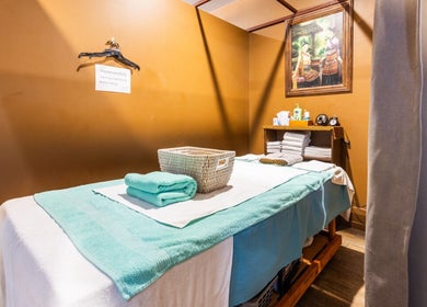 Relaxing massage room at Siam Spa - Therapeutic Massage & Wellness Cannon Hill in Cannon Hill, Queensland, AU.