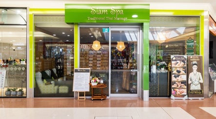 Entrance of Siam Spa - Therapeutic Massage & Wellness Cannon Hill in Cannon Hill, Queensland, AU. Inviting facade.