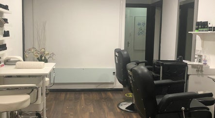 charming hair and beauty salon image 2