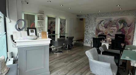 E M Hair & Beauty Clinic