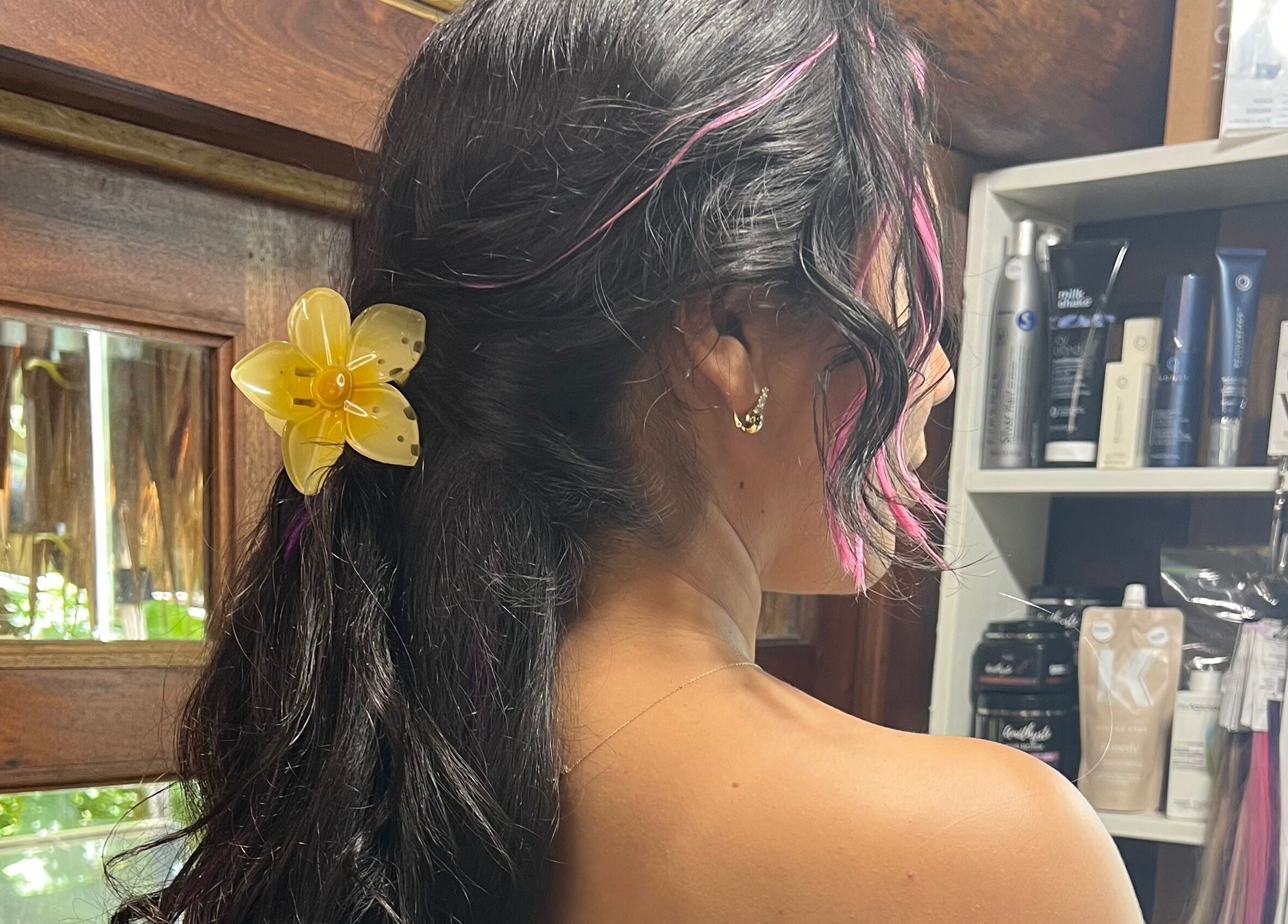 Elegant hairstyle with pink highlights at CG Bella Extensions, St Thelmo by Abrazos hotel, San Pedro, BZ.