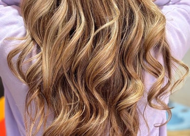 Elegant wavy golden hair at Yo Barbra, Bacchus Marsh, Victoria, AU, showcasing expert styling.