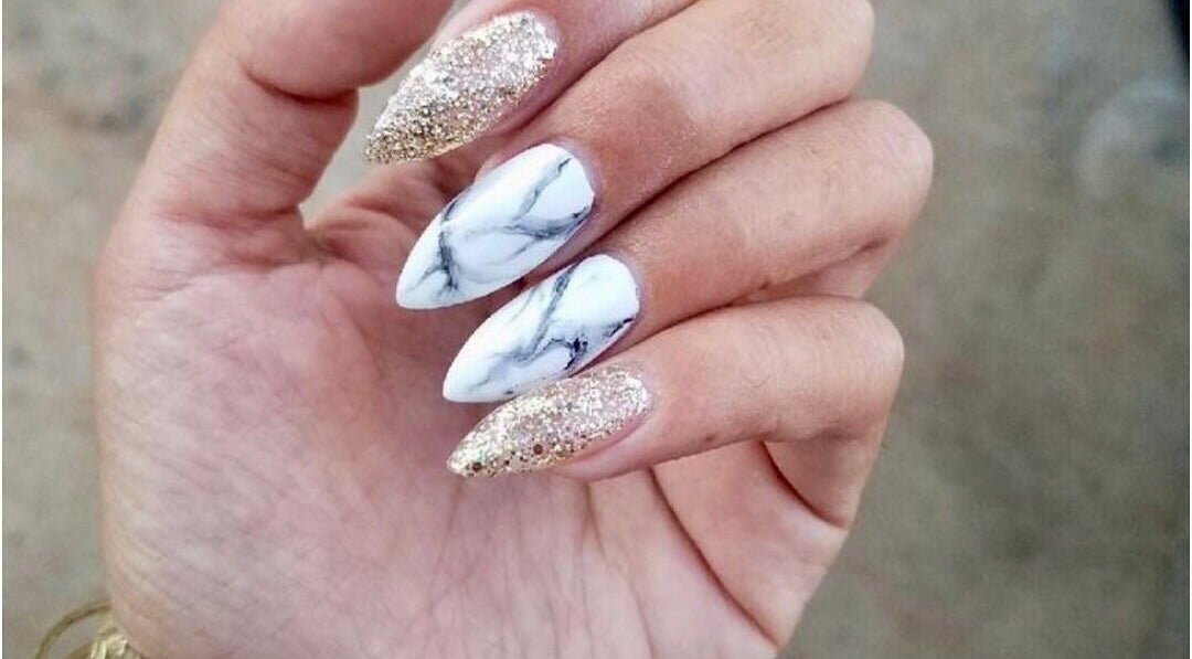 Elegant marble and glitter nail art at Nail Luxe, Davie, Florida, US. Perfect blend of style and sophistication.
