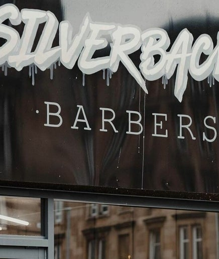 Silverbacks Barbers صورة 2