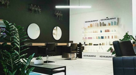 Black House Salon