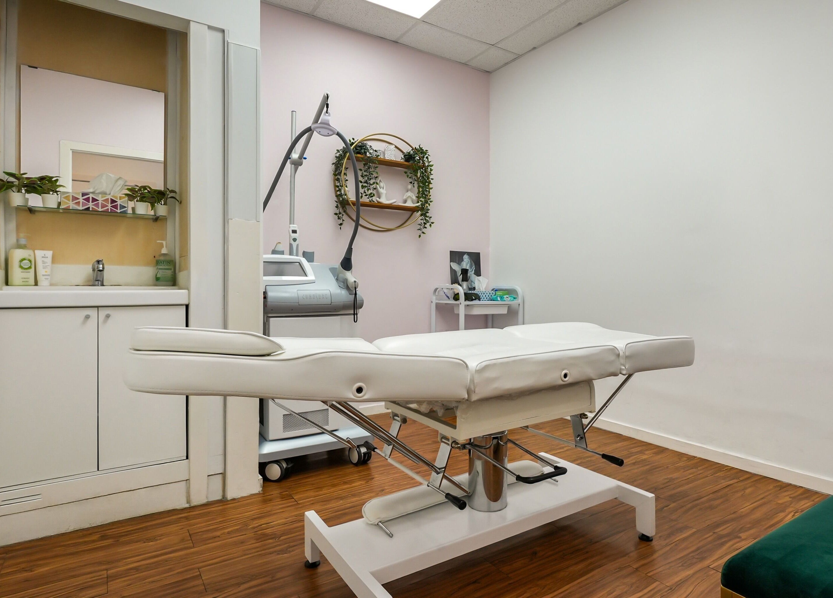 Modern treatment room at Blanche Neige Laser, Burnaby, British Columbia, CA with a comfortable spa bed.