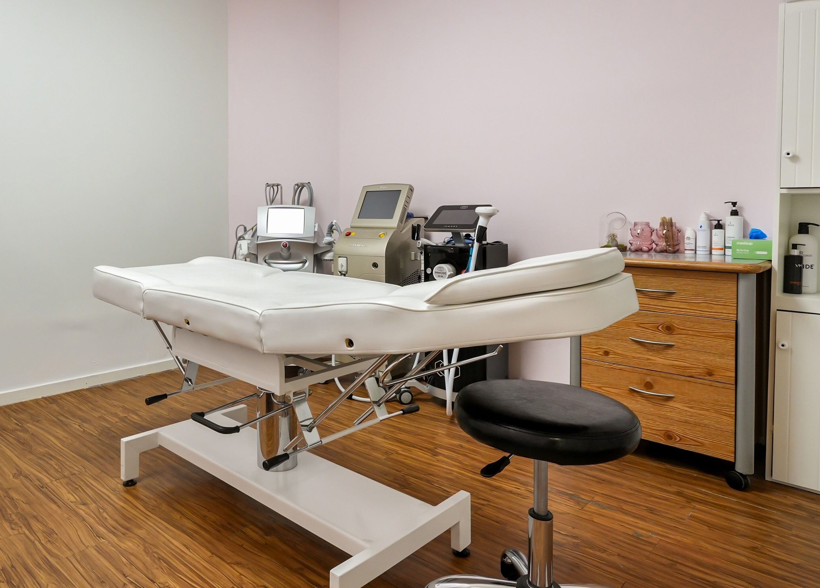Modern laser treatment room at Blanche Neige Laser, Burnaby, British Columbia, CA with a sleek adjustable bed.