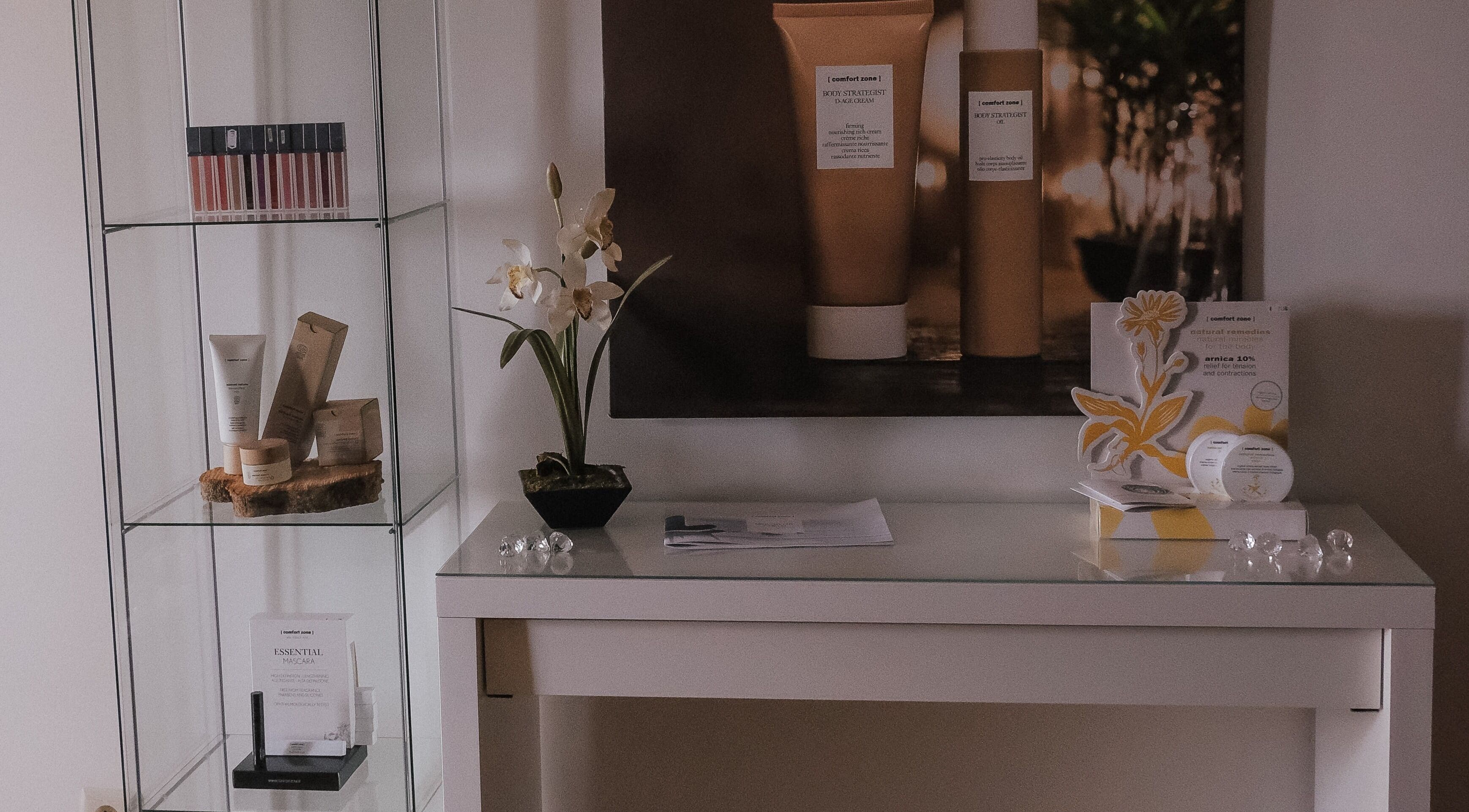 Produtos de beleza exibidos na Zen Spa, Tomar, Santarém, PT.