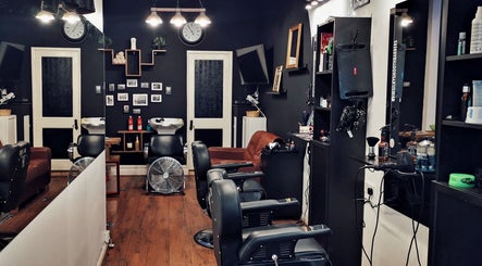 Silky Smooth Barbers صورة 2