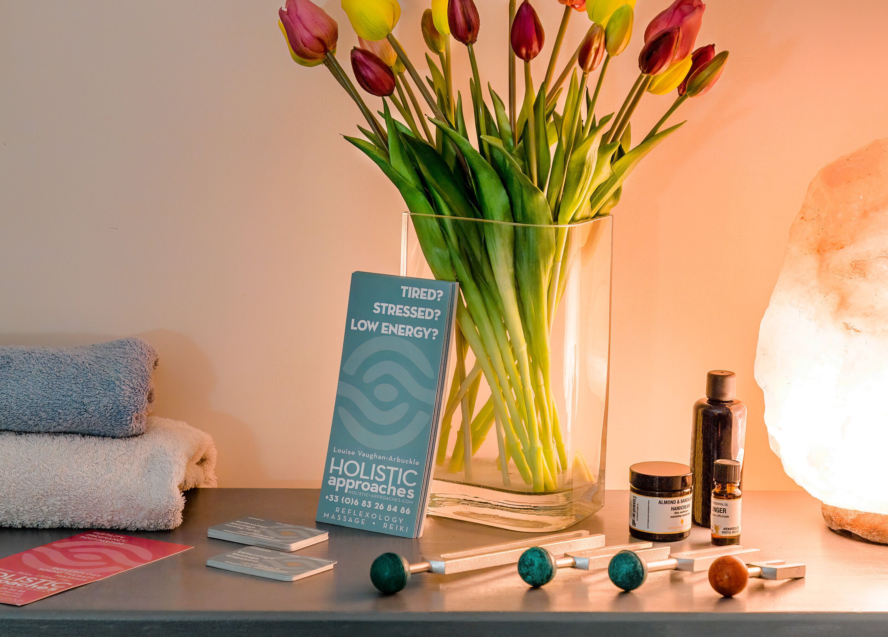 Cabinet à Antibes clinic display with tulips, salt lamp, and wellness products in Antibes, Provence-Alpes-Côte d'Azur, FR.