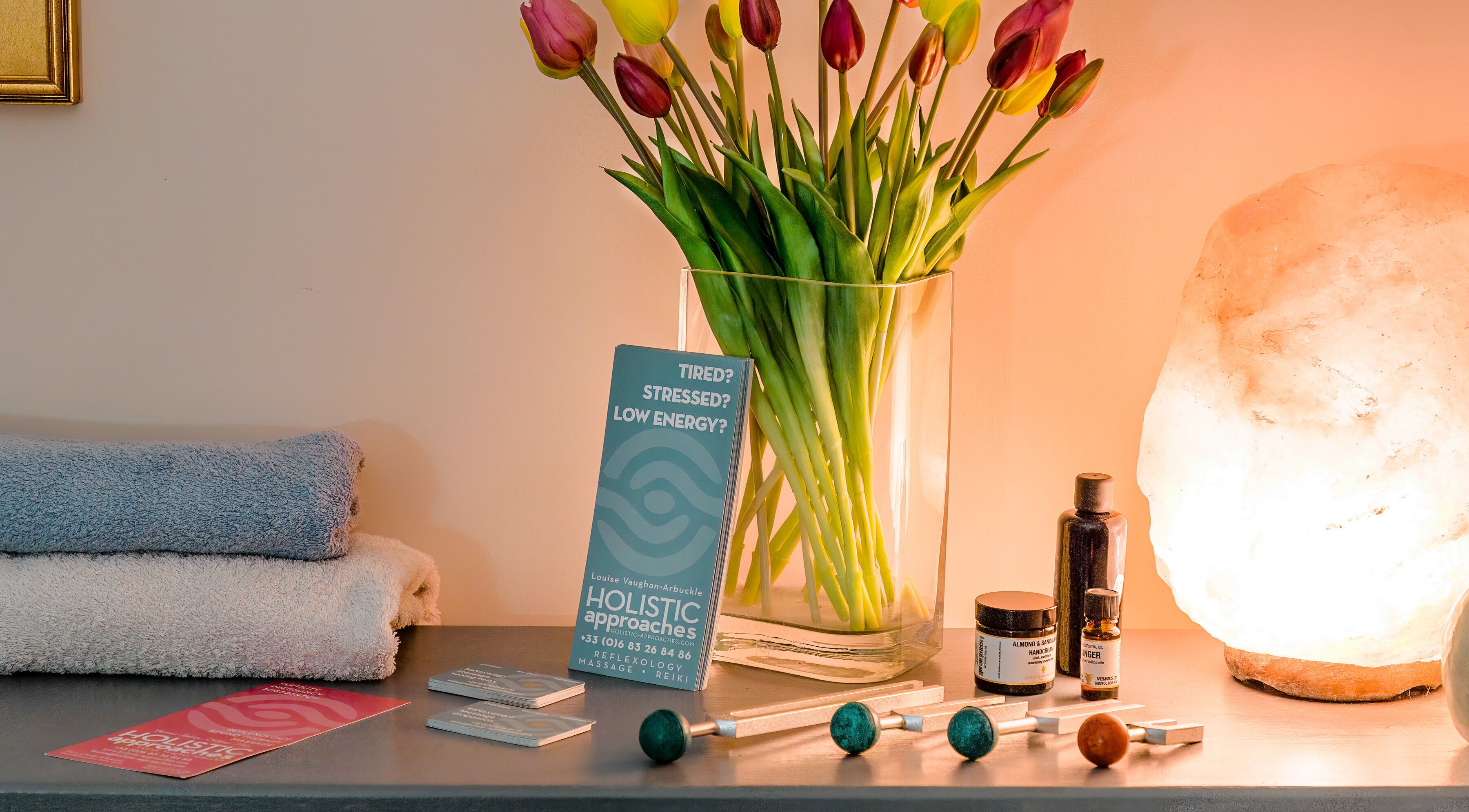 Cabinet à Antibes clinic display with tulips, salt lamp, and wellness products in Antibes, Provence-Alpes-Côte d'Azur, FR.