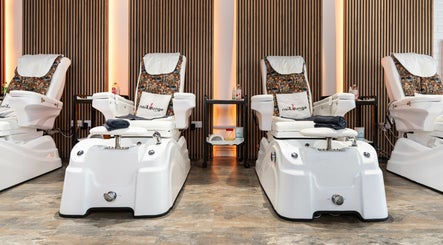 Nail Lounge & Spa (Western Rd Brighton) imaginea 2