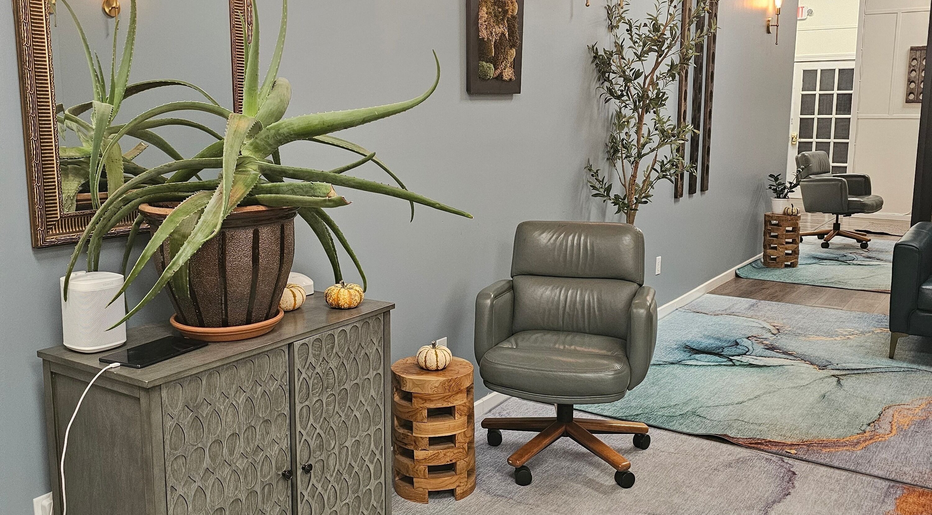 Welcoming lobby at Seaside at Salon Suites by the Sea, Rockport, Maine, US, featuring elegant decor and cozy seating.
