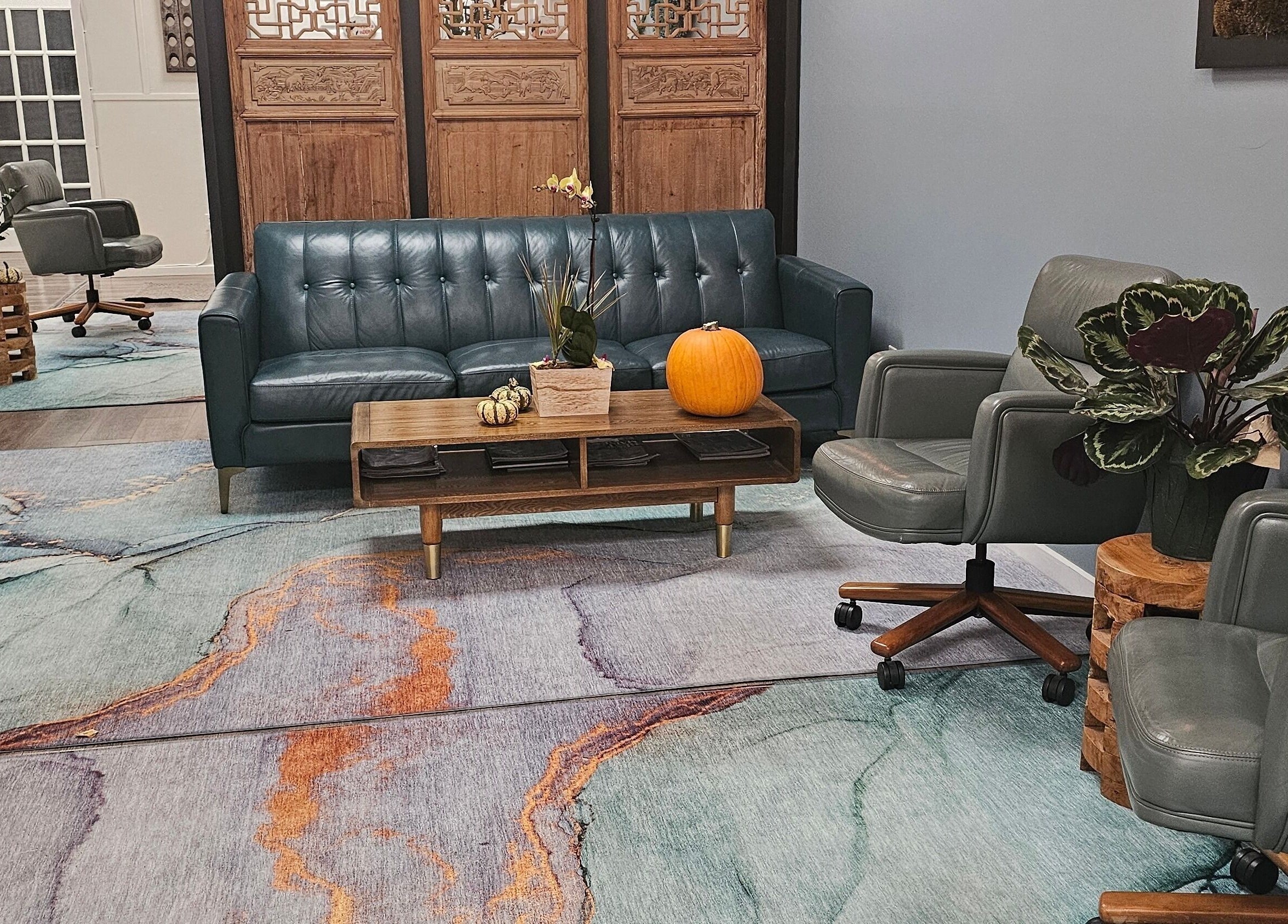 Stylish lounge at Seaside at Salon Suites by the Sea, Rockport, Maine, US with modern decor and cozy seating.