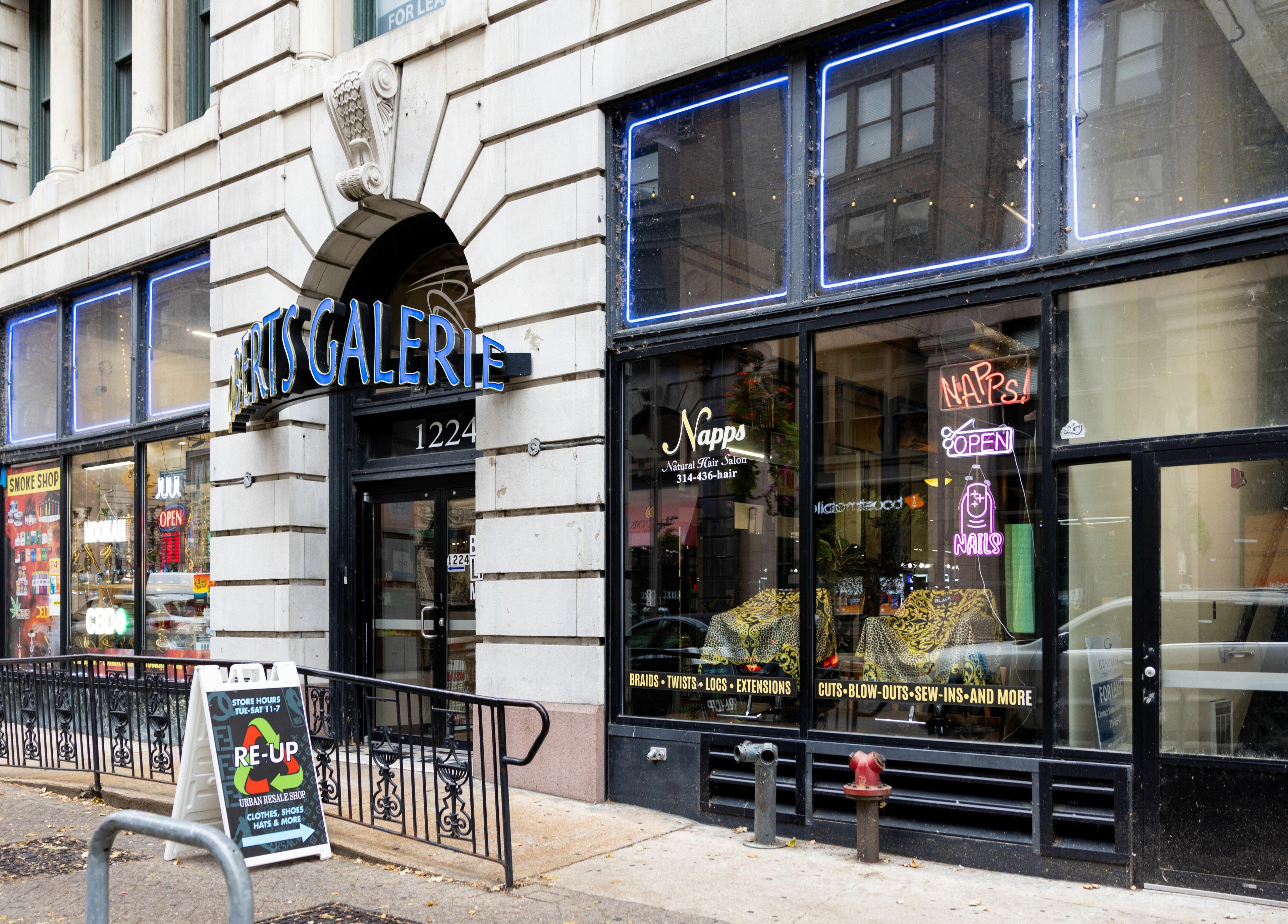 Front view of Napps Natural Hair Salon in St. Louis, Missouri, US, showcasing its vibrant storefront.