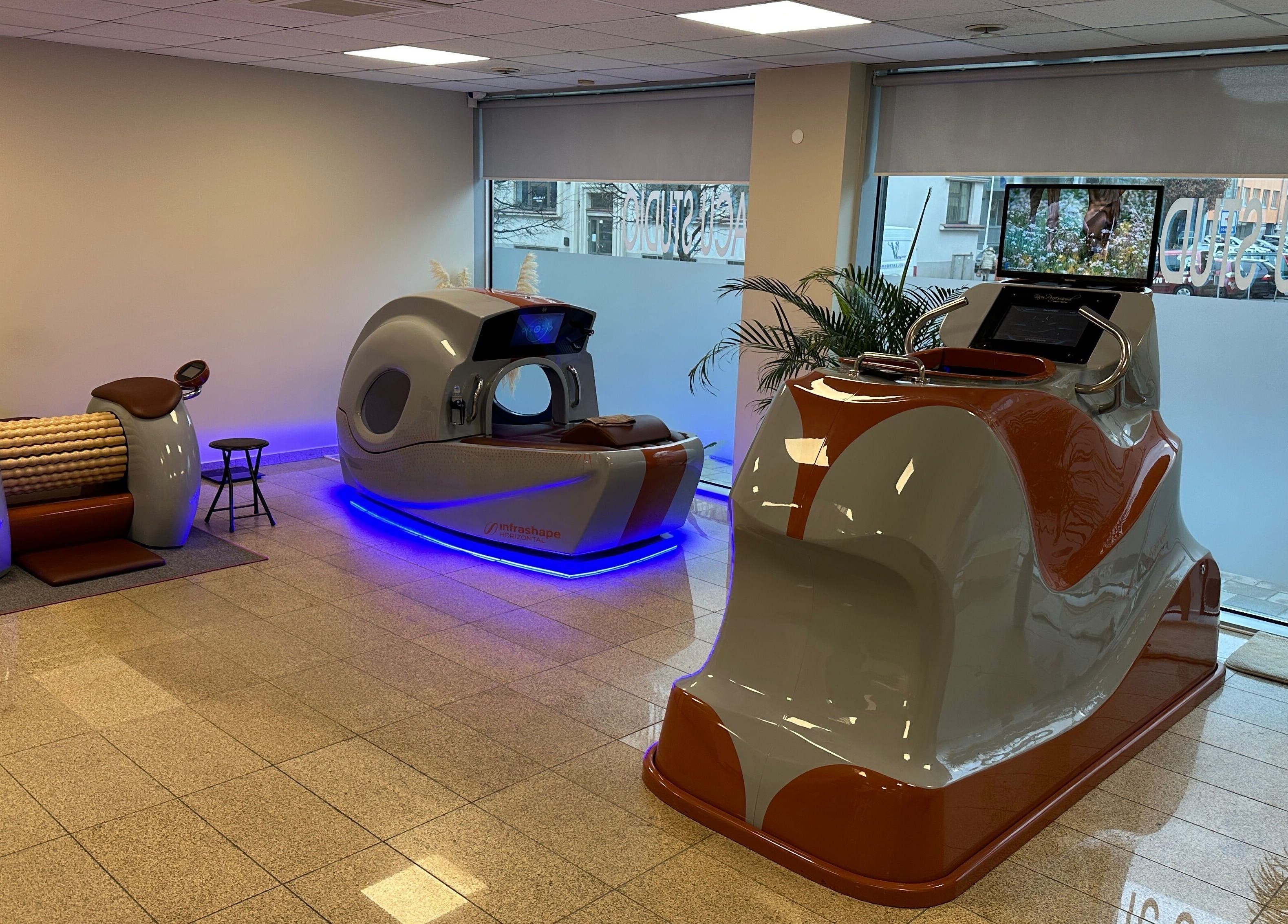 Vacustudio Kaunas, Kauno Apskritis, LT, elegantiški infrashape įrenginiai patogiame salone.