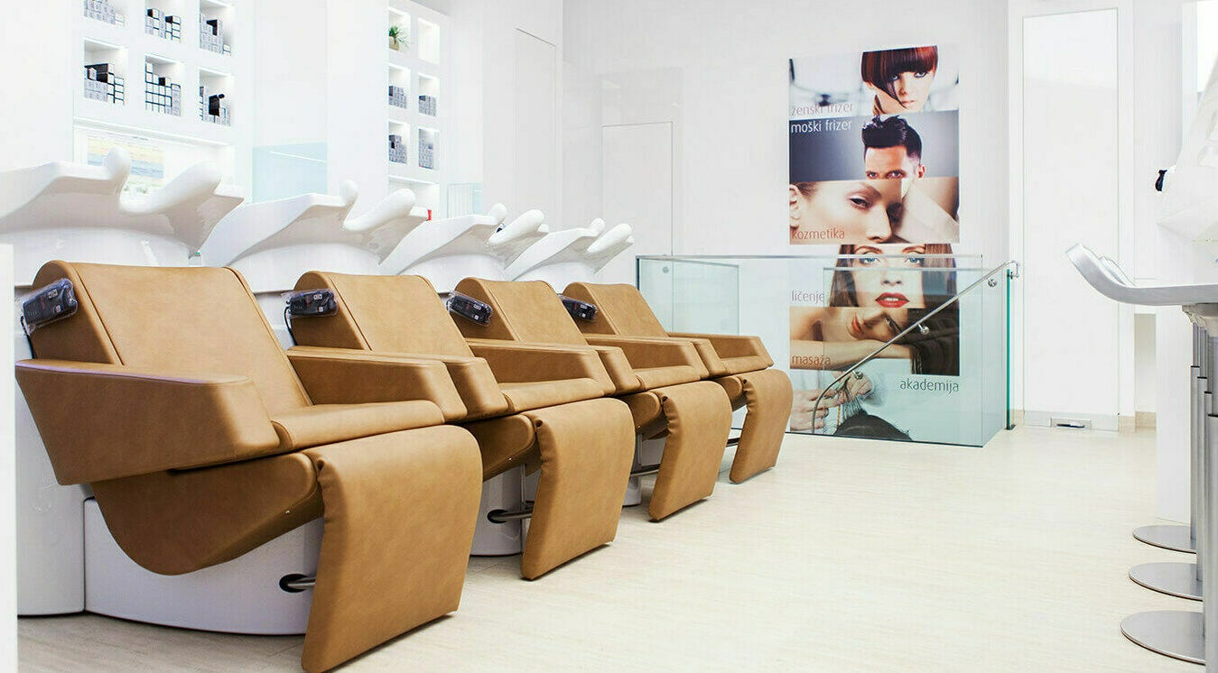 Moderno umivalni prostor v Lassana Frizerski in Kozmetični Salon - Slovenska 27, Ljubljana, Ljubljana, SI.