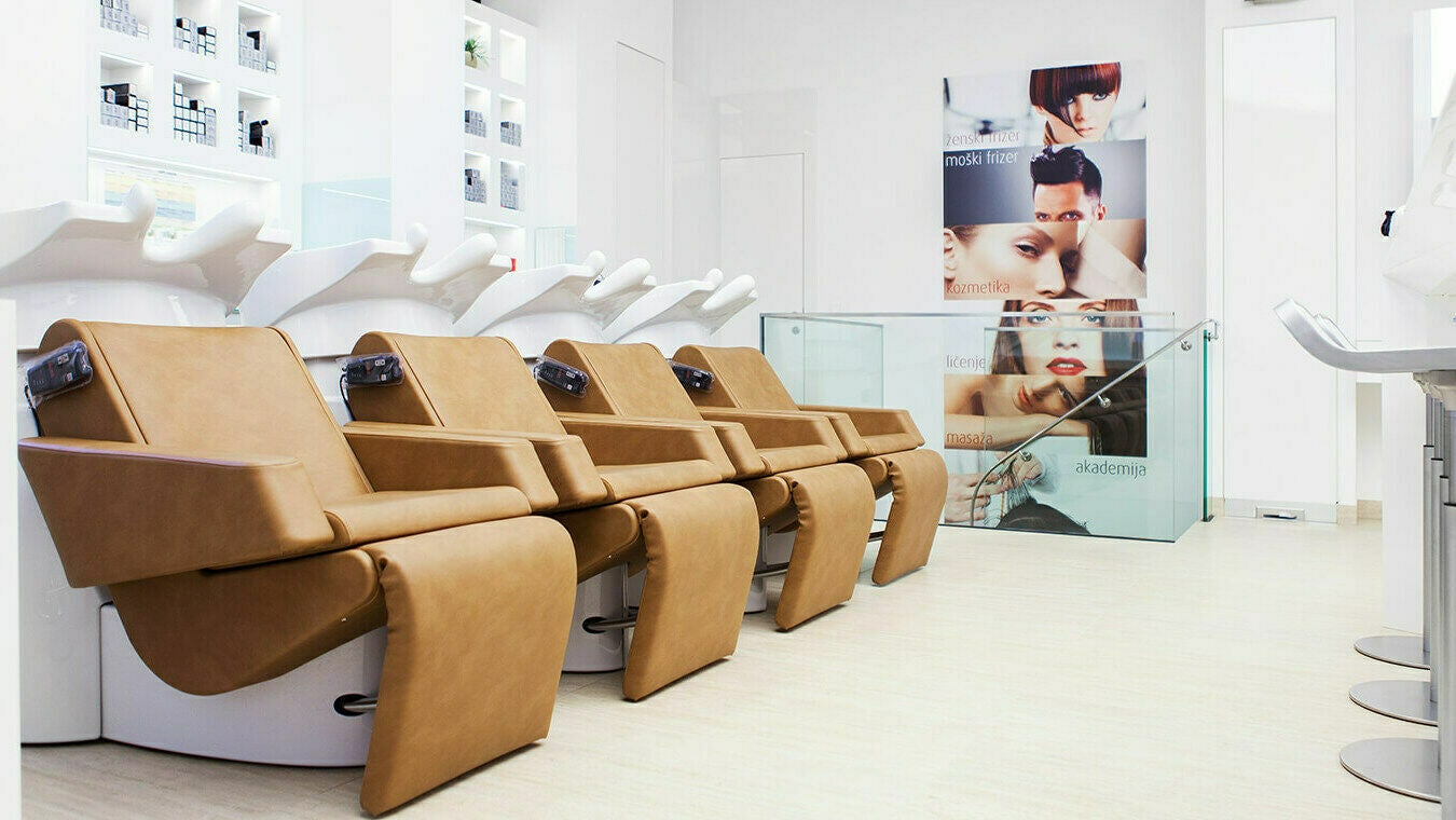 Moderno umivalni prostor v Lassana Frizerski in Kozmetični Salon - Slovenska 27, Ljubljana, Ljubljana, SI.