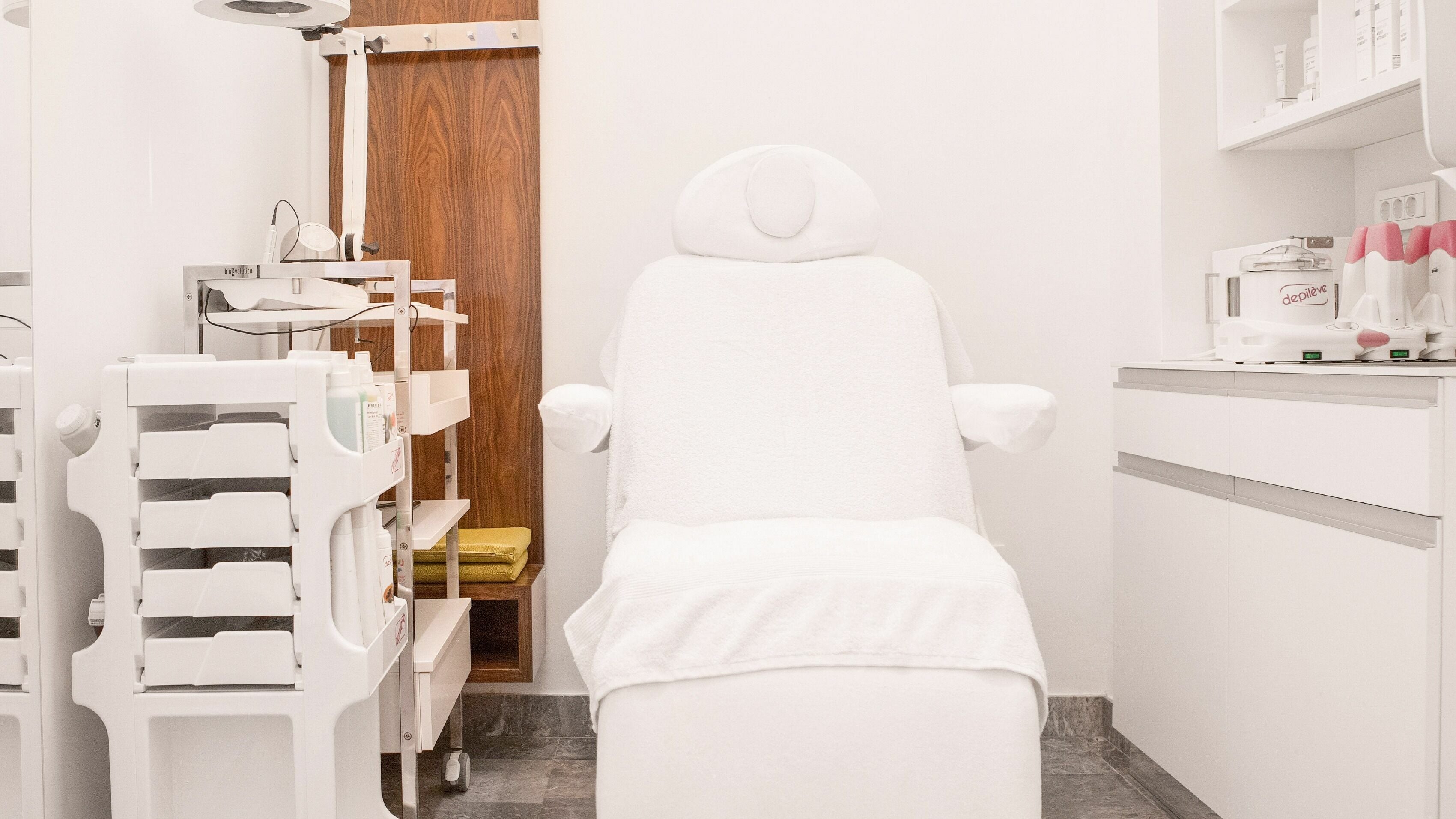 Moderna lepotna soba v Lassana Kozmetični Salon - Dalmatinova 11, Ljubljana, SI. Prijeten prostor za sprostitev.