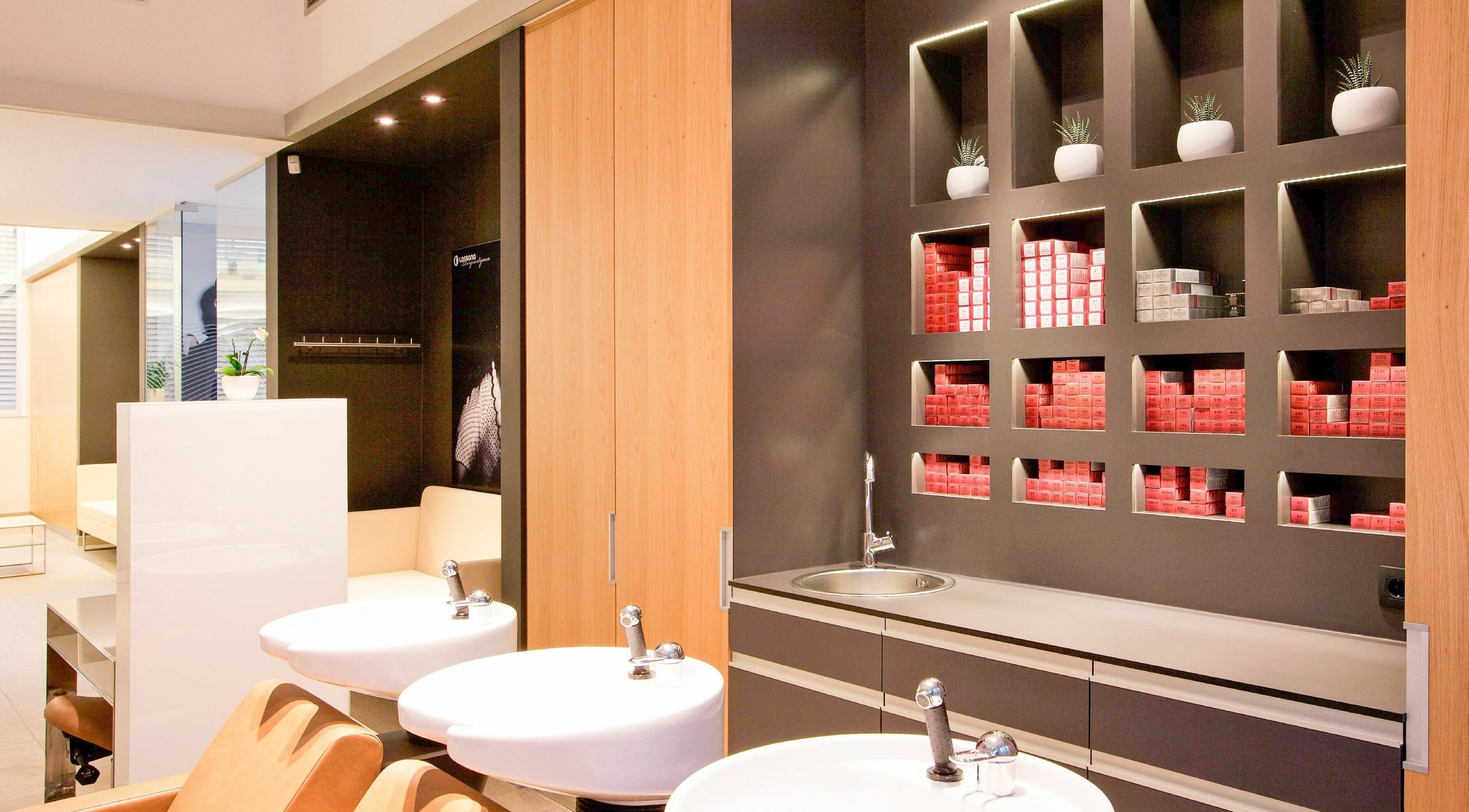 Notranjost Lassana Frizerski Salon - Derčeva 31, moderna notranjost v Ljubljani, Ljubljana, SI.