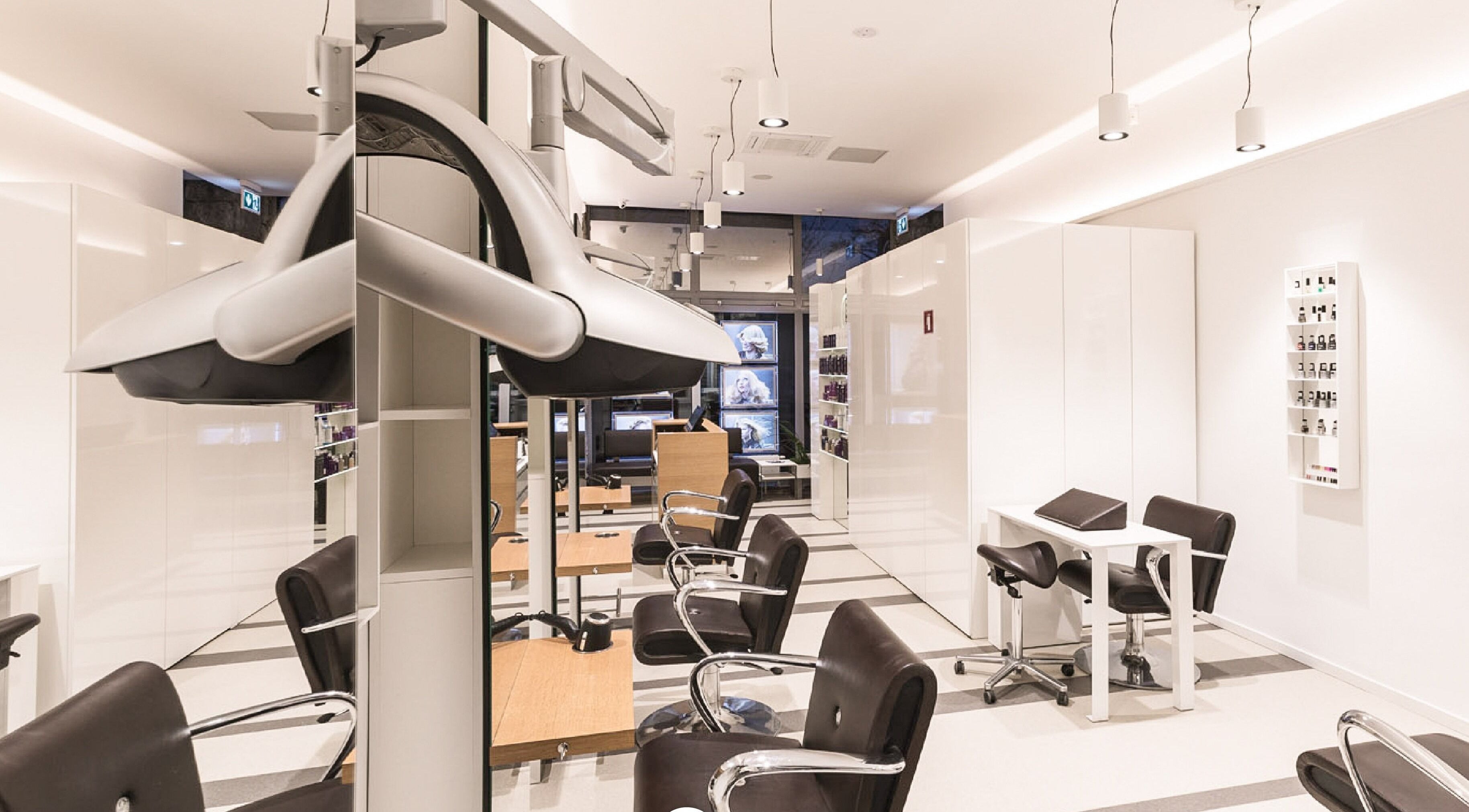 Elegant salon notranjost pri Lassana Frizerski Salon - Poljanska 20c, Ljubljana, Ljubljana, SI.