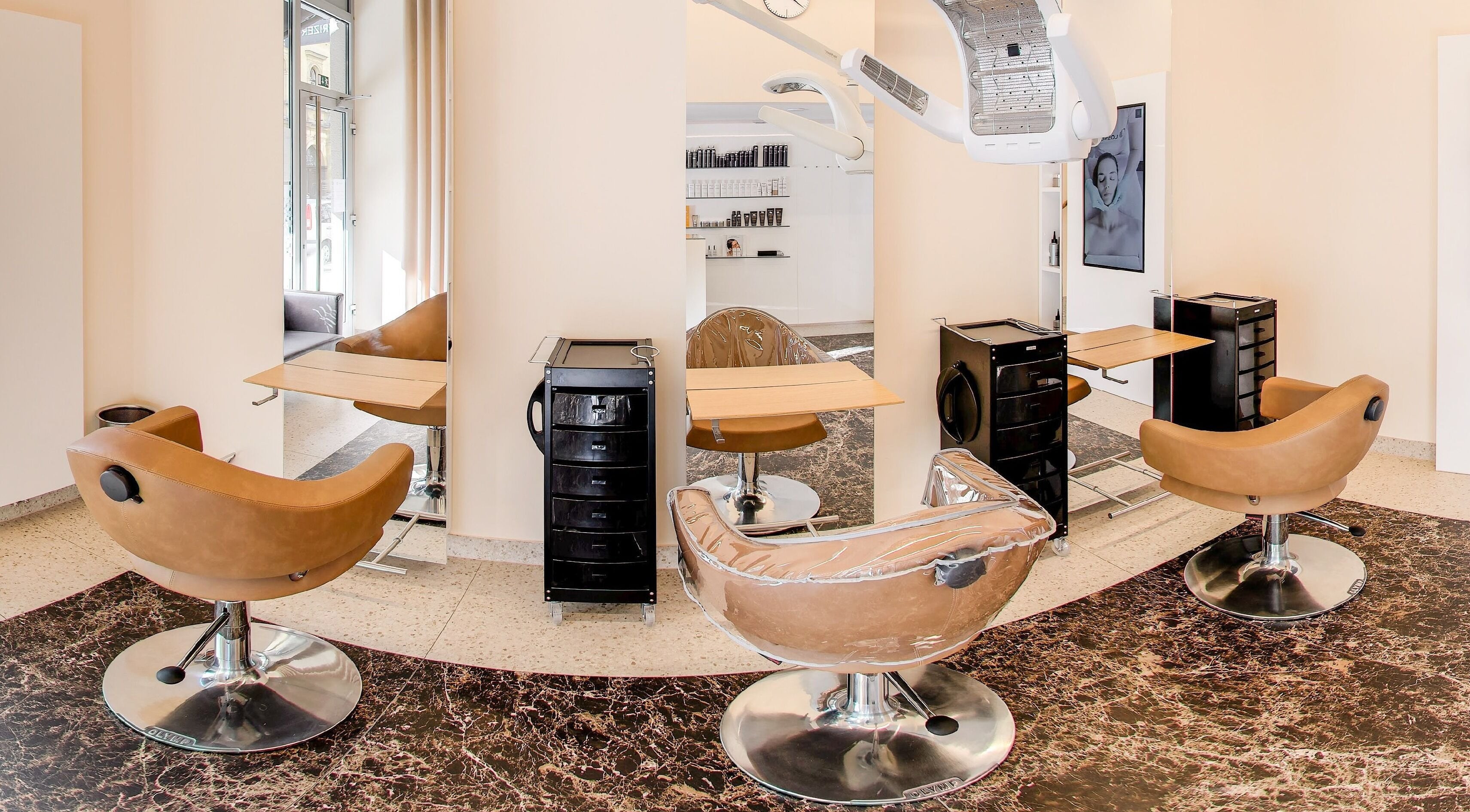 Luksuzen notranji prostor Lassana Frizerski Salon - Dalmatinova 11, Ljubljana, Ljubljana, SI.