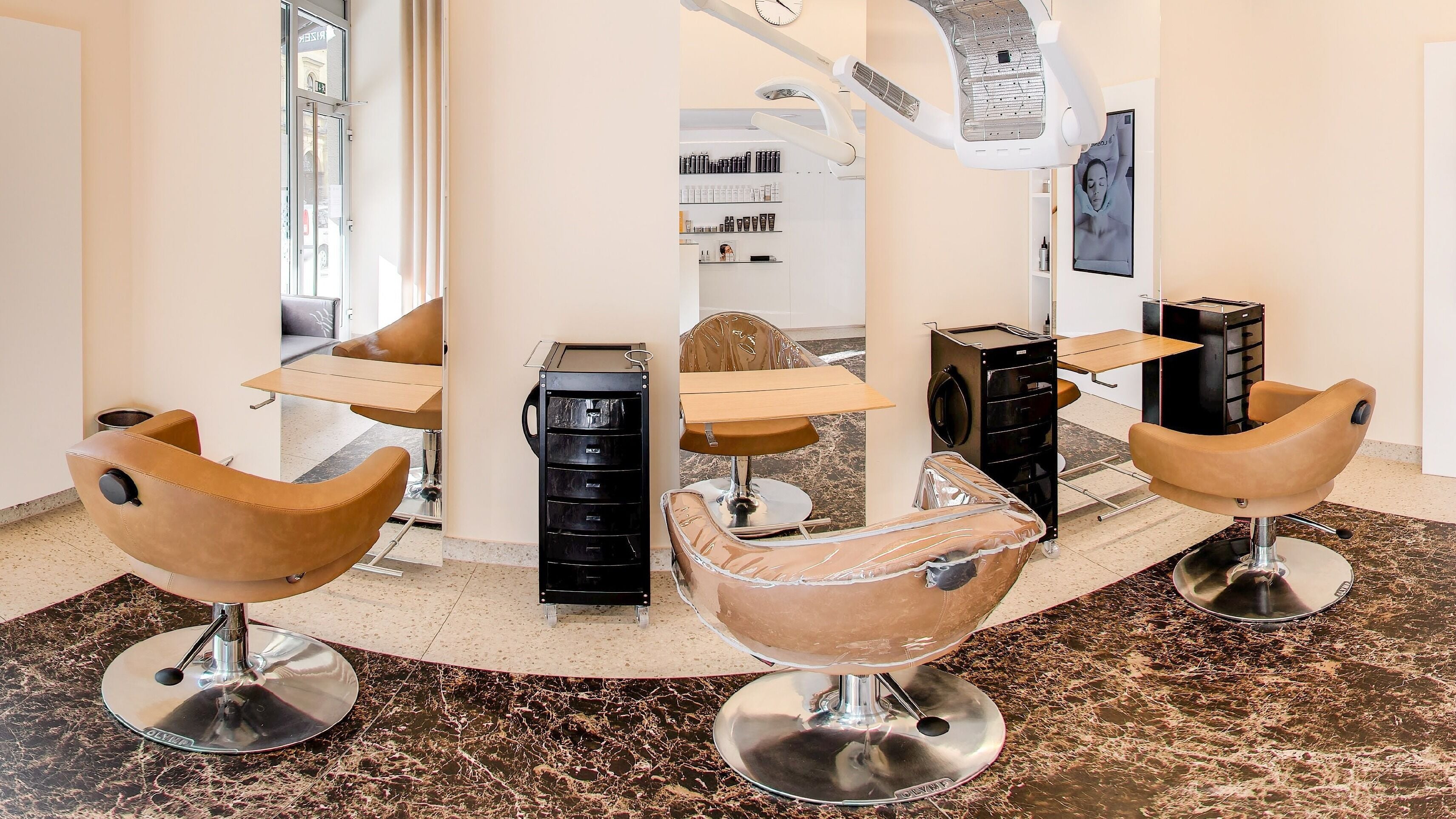 Luksuzen notranji prostor Lassana Frizerski Salon - Dalmatinova 11, Ljubljana, Ljubljana, SI.