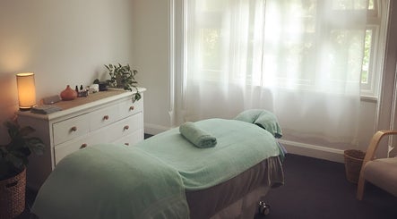 Rebecca Orchard Remedial Massage Bild 2