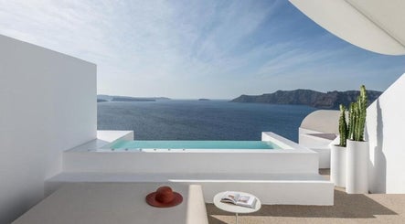 Sacred Spa at Saint Suites Oia image 2