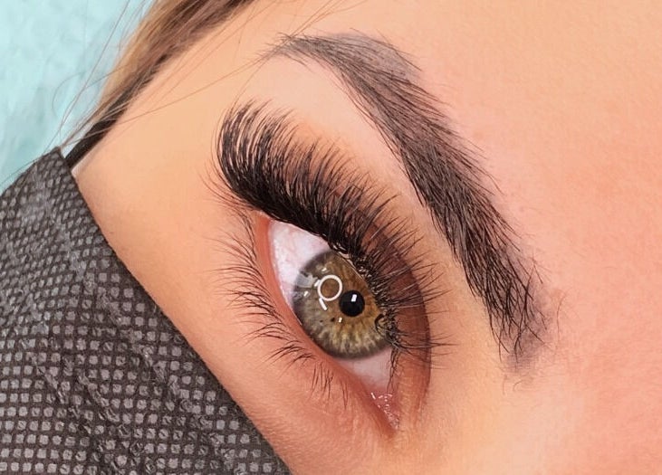 Detailed lash view from Lash Layer and Brow Boutique, Pickering, Ontario, CA, showcasing expert extensions.