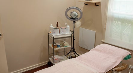 House of Harlow Beauty Therapy image 3