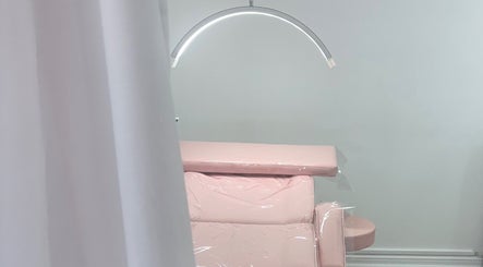 Elegant pink salon chair at So-Phine Lashes in Capalaba, Queensland, AU, creating a luxurious beauty space.