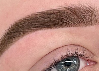 Perfectly shaped eyebrow at So-Phine Lashes, Capalaba, Queensland, AU, highlighting expert beauty service.