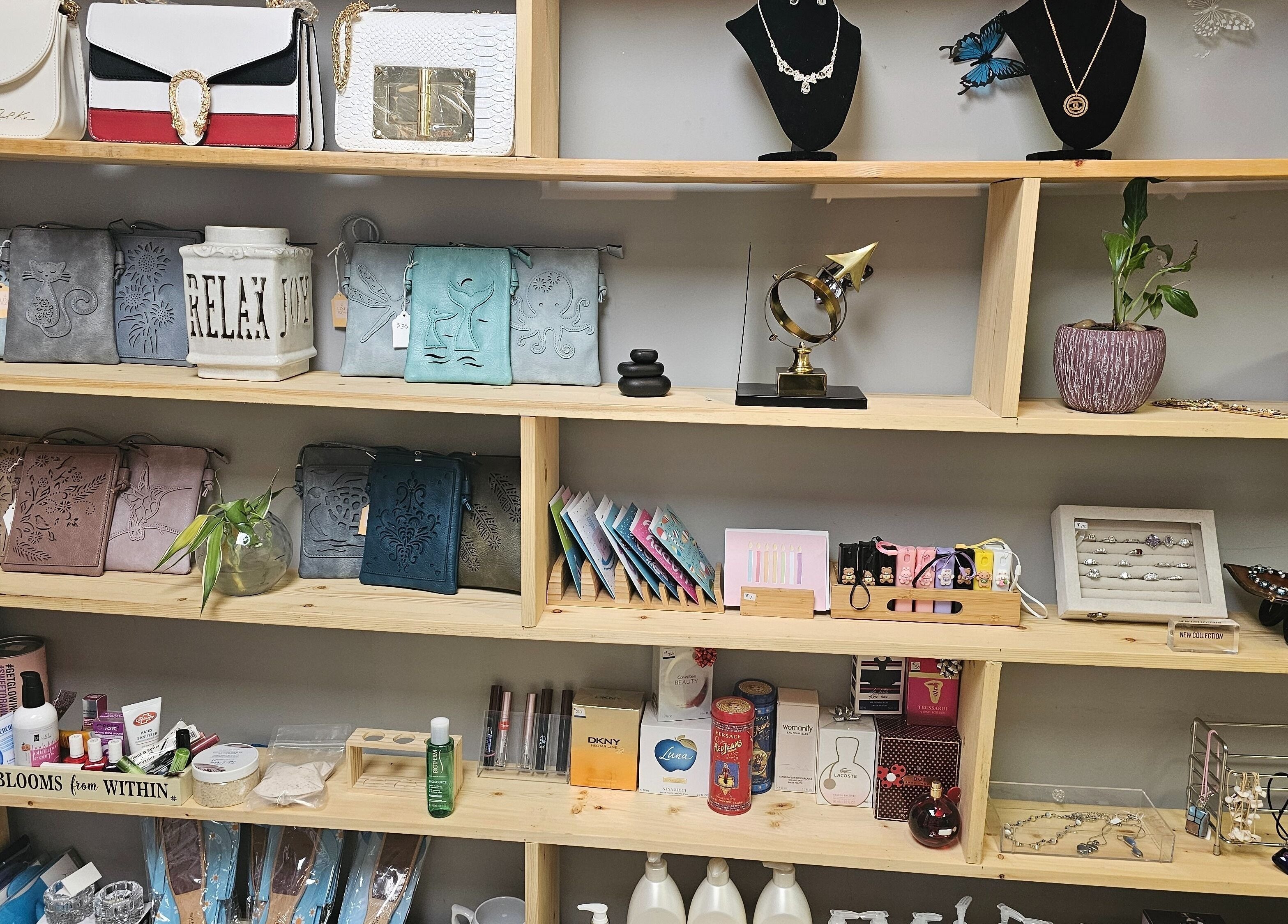 Elegant accessories and beauty products on display at HoangLinh Spa in Mission, British Columbia, CA.