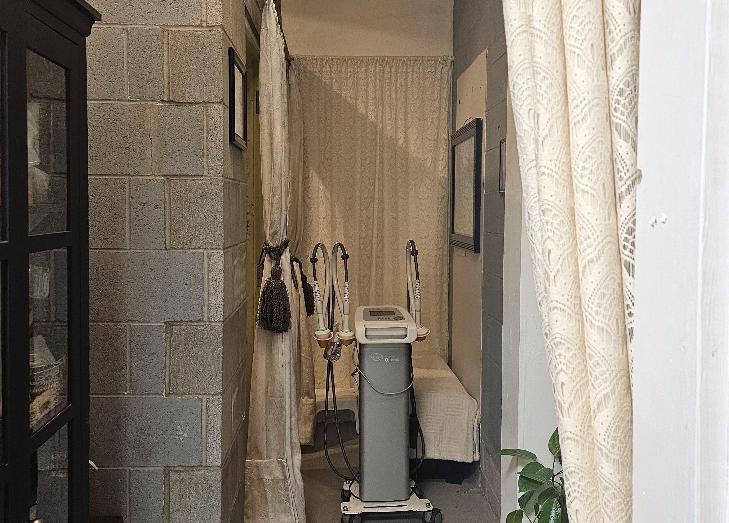 Cozy treatment area at HoangLinh Spa in mission, British Columbia, CA with modern equipment and elegant decor.