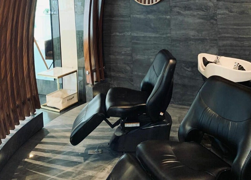 Elegant black salon chairs at Vsalon in Vancouver, British Columbia, CA, showcasing modern design and comfort.