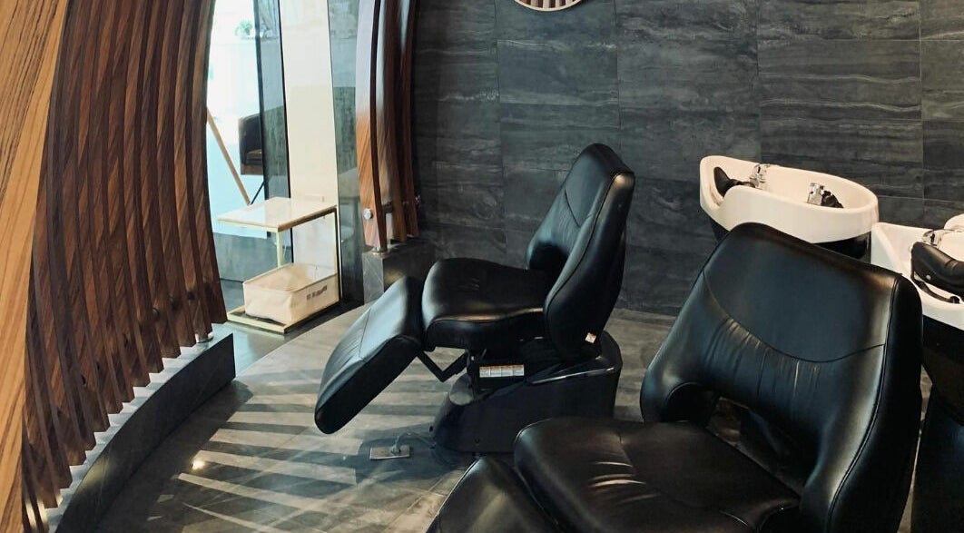 Elegant black salon chairs at Vsalon in Vancouver, British Columbia, CA, showcasing modern design and comfort.