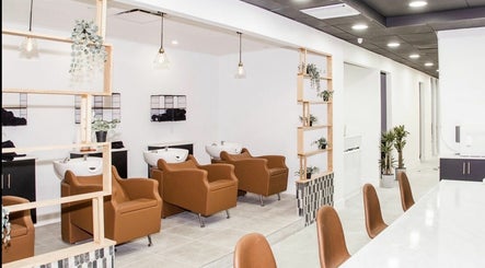 HAIIER SALON 造坊发型设计