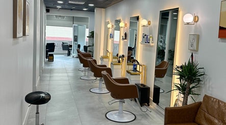 Imagen 2 de HAIIER SALON 造坊发型设计