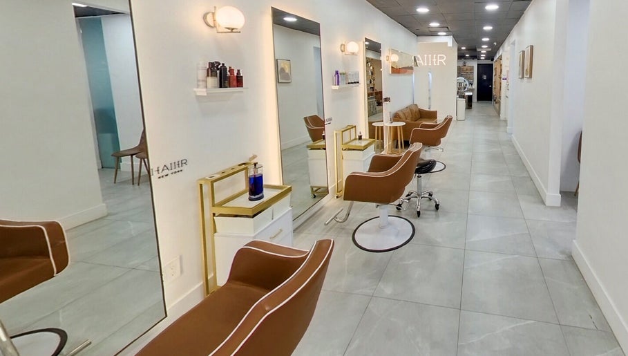 Modern interior of 造坊发型设计 - Freelance, a beauty salon in New York, New York, US.