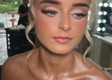 Makeup by Daisy in Widley, England, GB showcases flawless bridal makeup with subtle highlights.