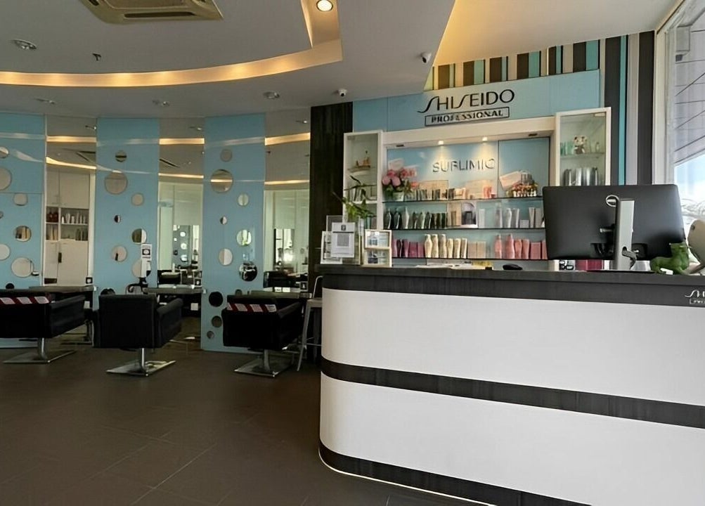 Reception and styling area at Fortune Hair Studio in Bayan Lepas, Pulau Pinang, MY, featuring elegant decor.