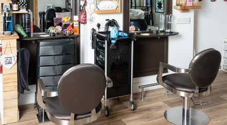 Pin and Pose Salon, bilde 2