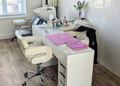 Pin and Pose Salon - 14 Barne Road - Plymouth