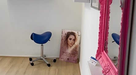 Anna Mather Colour Specialist & Hairstylist image 3