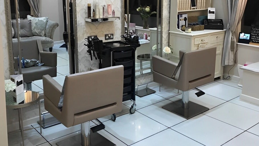 Brooks Hair & Beauty image 1