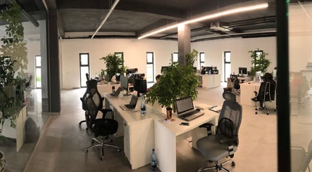 Salon Eight image 3