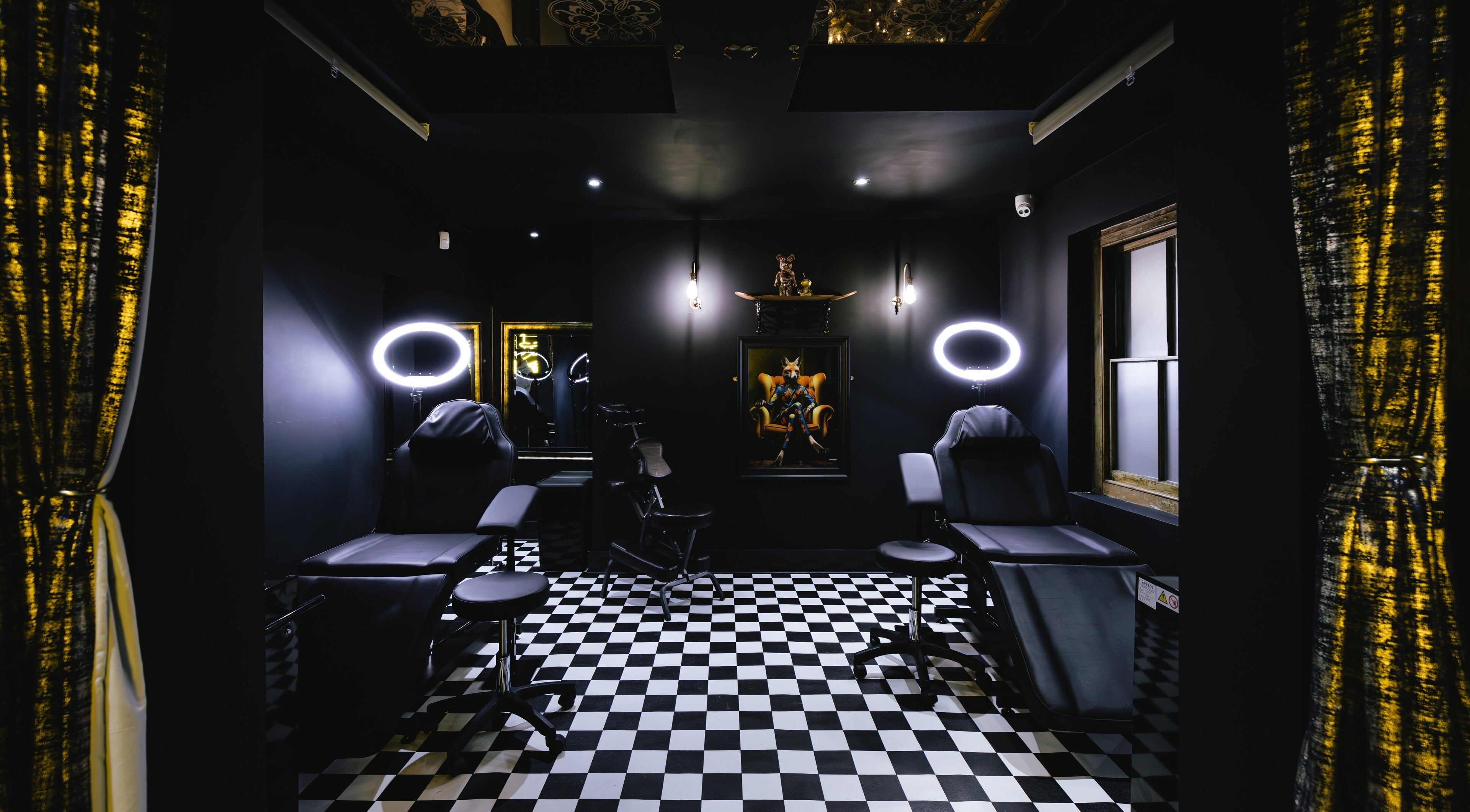 Inside BarberSmiths Tattoo Studio, London, England, GB. Modern tattoo chairs under soft lighting in a chic setting.