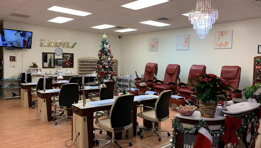 T Nails & Spa image 1