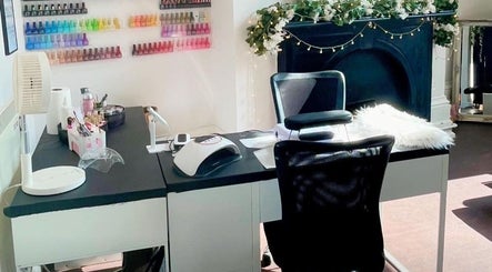 Glamour’Us Nails and Beauty image 3